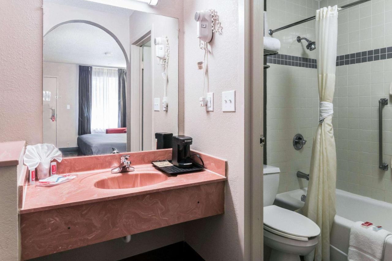 Econo Lodge Gainesville Eksteriør billede