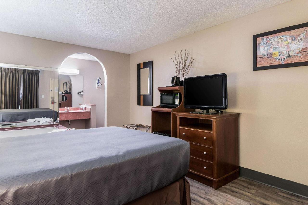 Econo Lodge Gainesville Eksteriør billede
