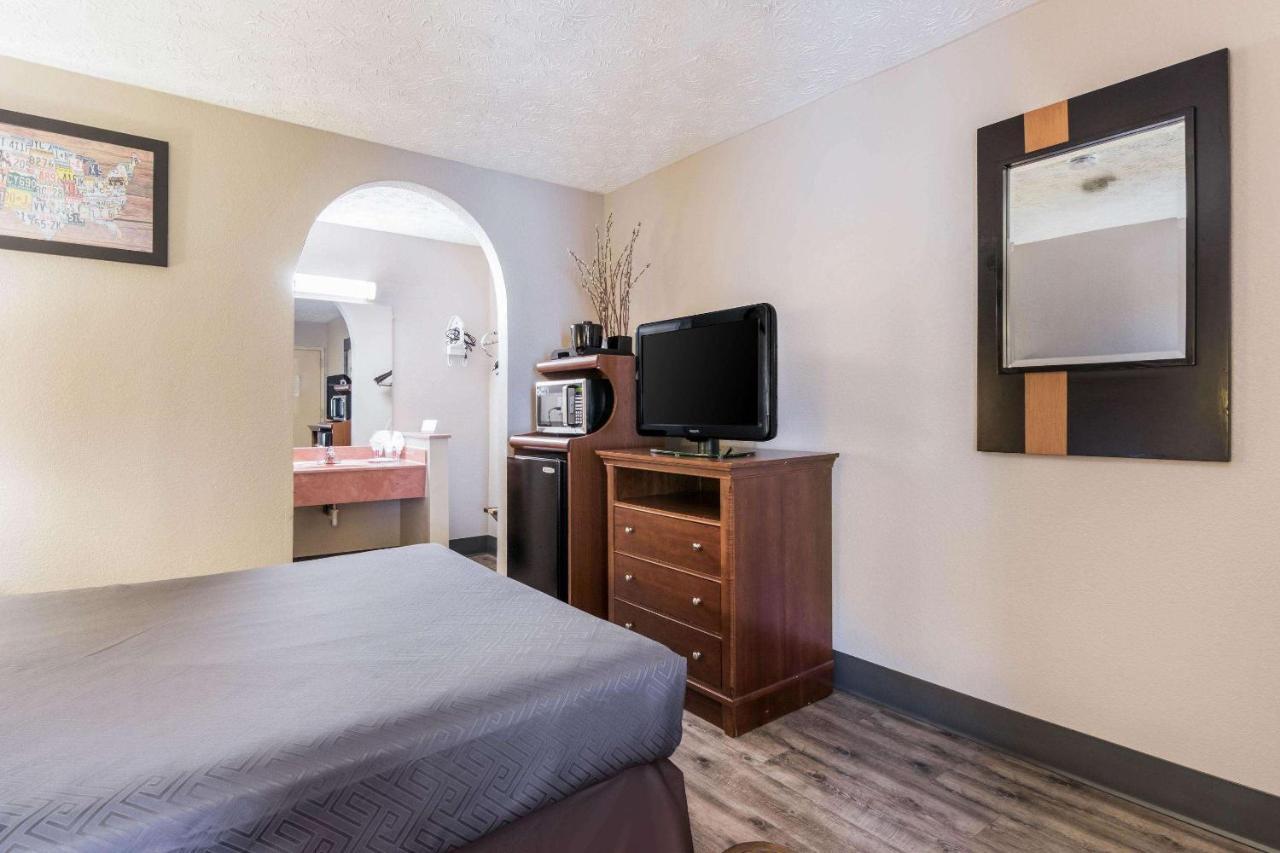 Econo Lodge Gainesville Eksteriør billede