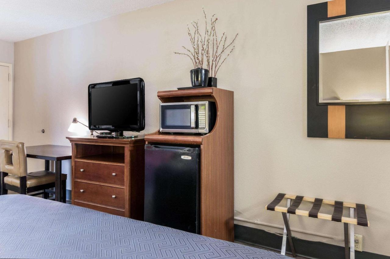 Econo Lodge Gainesville Eksteriør billede